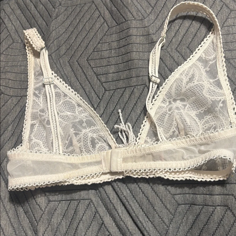 Victoria's Secret sheer lace bralette - Picture 4 of 4